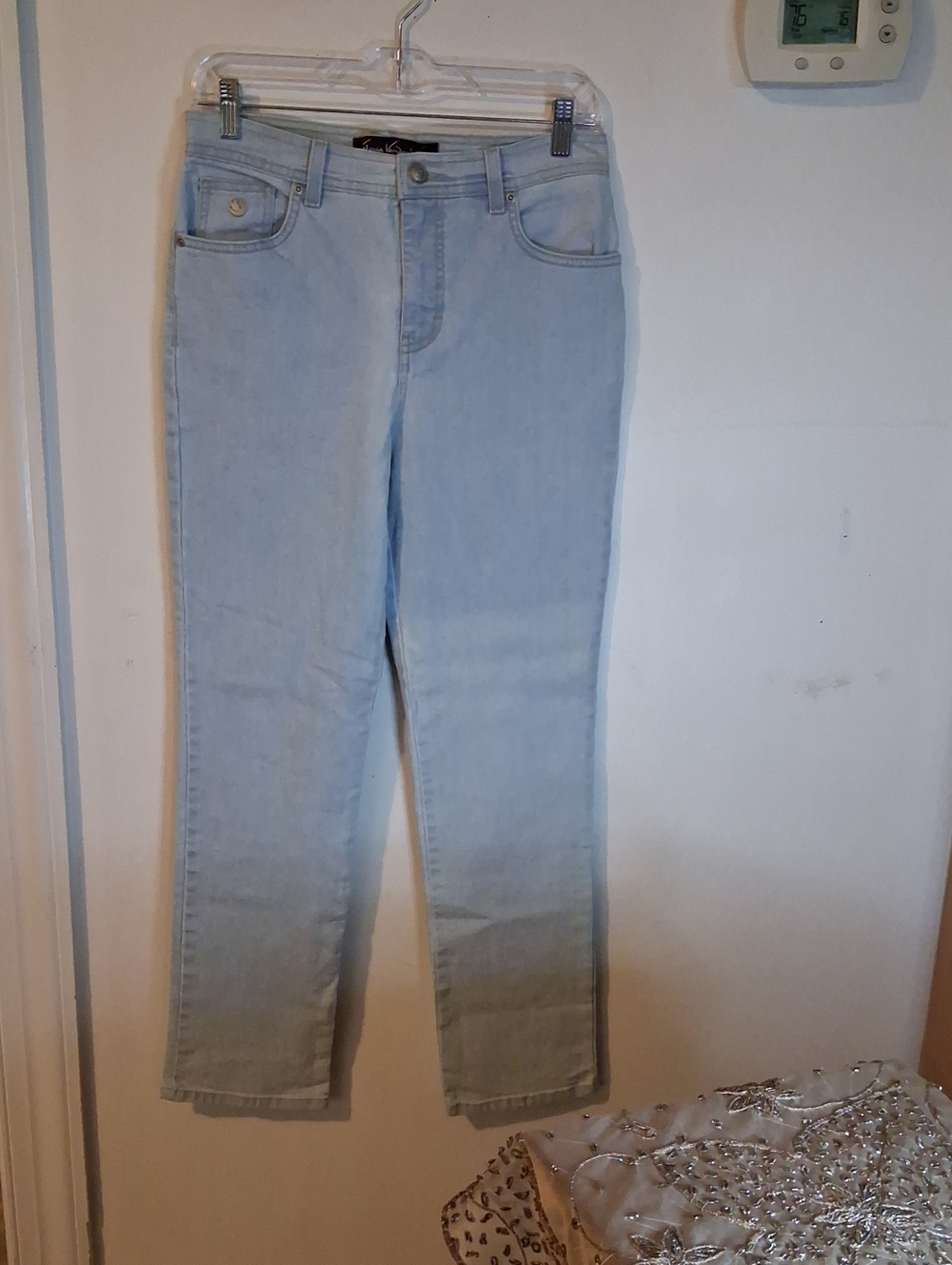 Gloria Vanderbilt Light Blue Cropped Ankle Jeans